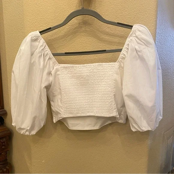 NWT~ABERCROMBIE & FITCH Pleated White Puff Sleeve Cropped Top Size Medium - Picture 4 of 8